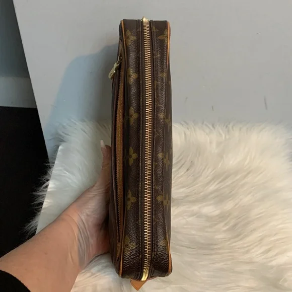 1991 authentic Louis Vuitton Dragonne GM wristlet - Picture 8 of 17